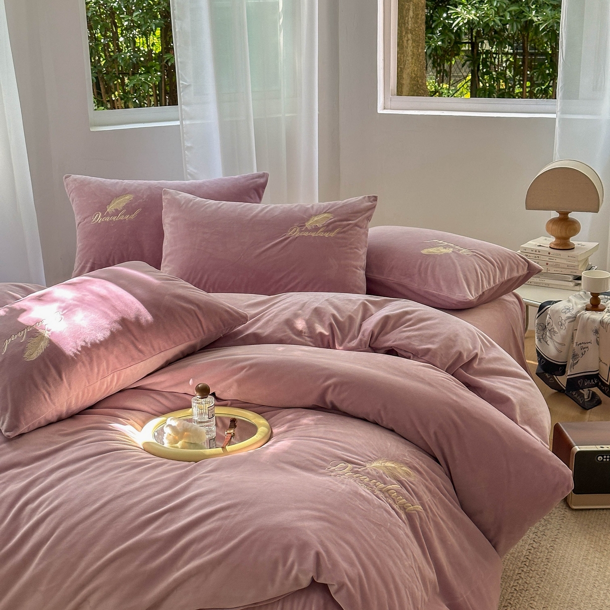 91家纺网 家纺一手货源 找家纺 爱彼家纺 2026新款羽毛水晶绒四件套-系列四 羽毛-浅紫