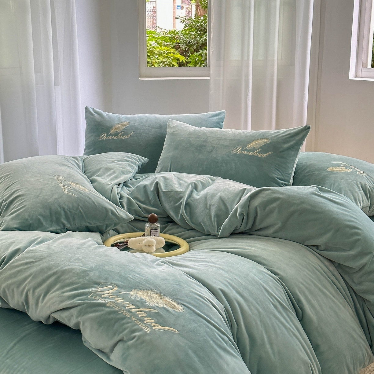 91家纺网 家纺一手货源 找家纺 爱彼家纺 2026新款羽毛水晶绒四件套-系列四 羽毛-浅蓝