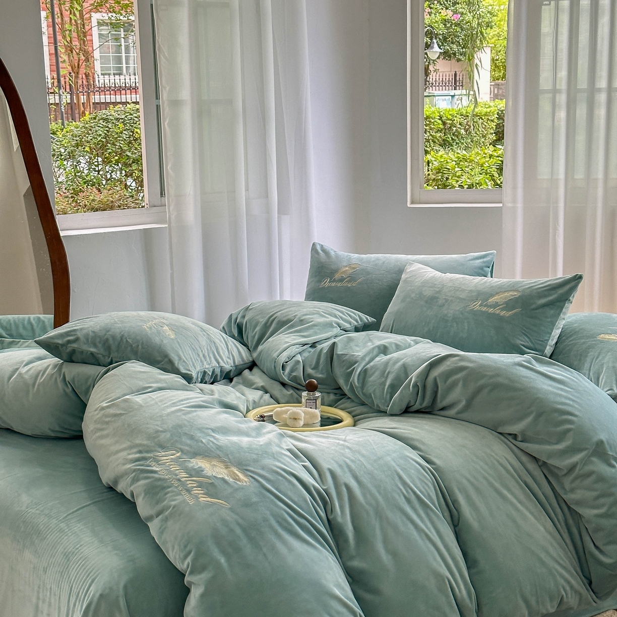 91家纺网 家纺一手货源 找家纺 爱彼家纺 2026新款羽毛水晶绒四件套-系列四 羽毛-浅蓝