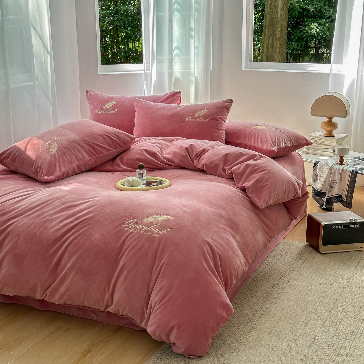 爱彼家纺 2026新款羽毛水晶绒四件套-系列四 羽毛-浅豆沙