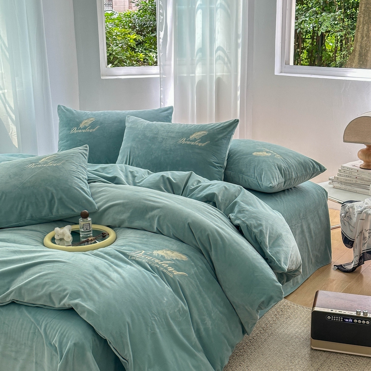 91家纺网 家纺一手货源 找家纺 爱彼家纺 2026新款羽毛水晶绒四件套-系列四 羽毛-浅蓝