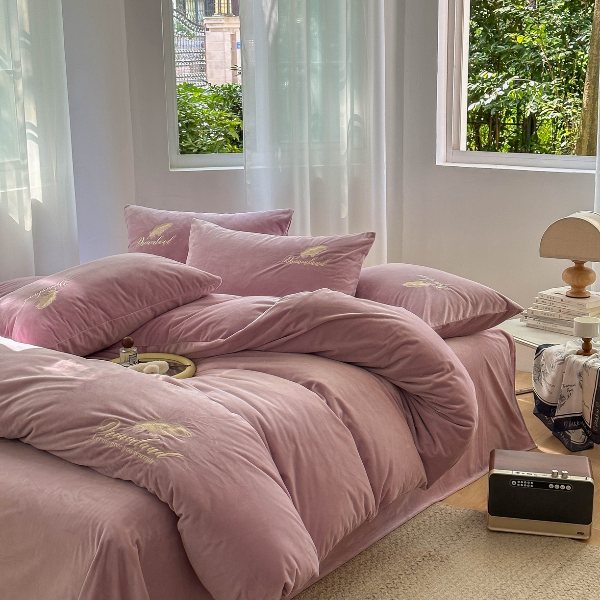 91家纺网 家纺一手货源 找家纺 爱彼家纺 2026新款羽毛水晶绒四件套-系列四 羽毛-浅紫