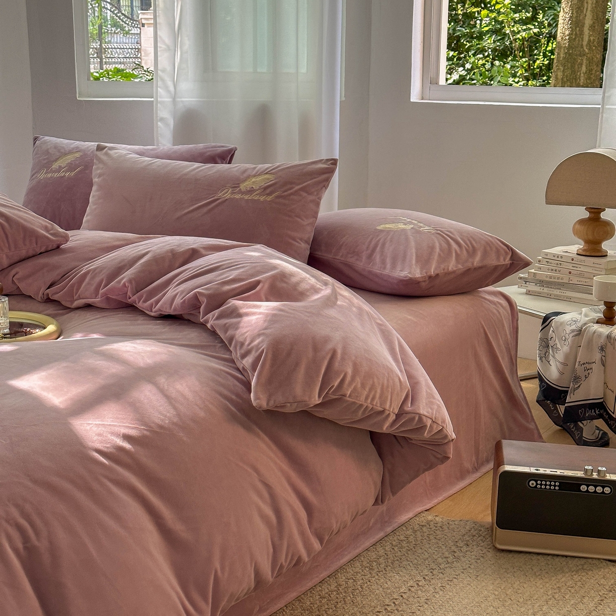 91家纺网 家纺一手货源 找家纺 爱彼家纺 2026新款羽毛水晶绒四件套-系列四 羽毛-浅紫