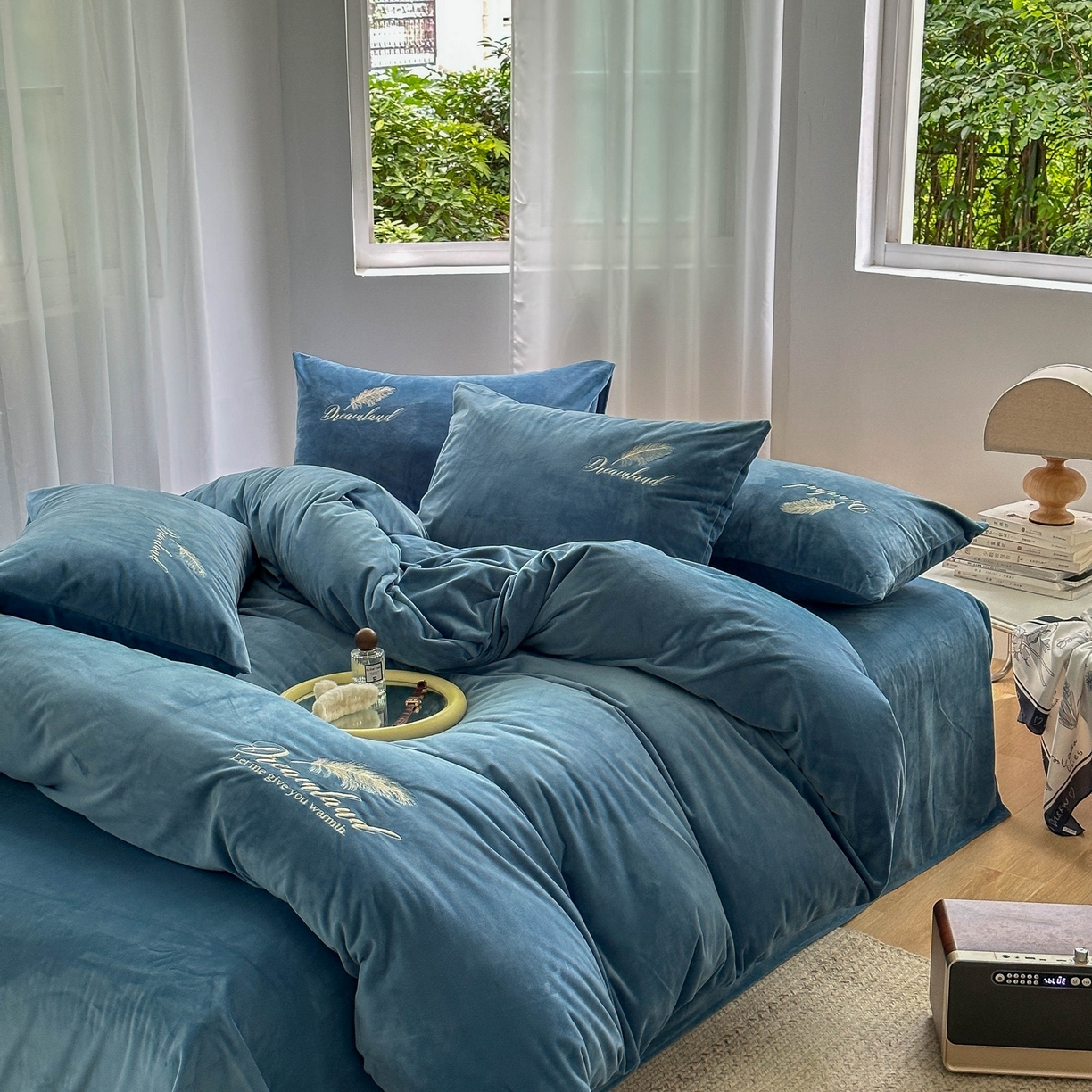 91家纺网 家纺一手货源 找家纺 爱彼家纺 2026新款羽毛水晶绒四件套-系列四 羽毛-宝蓝