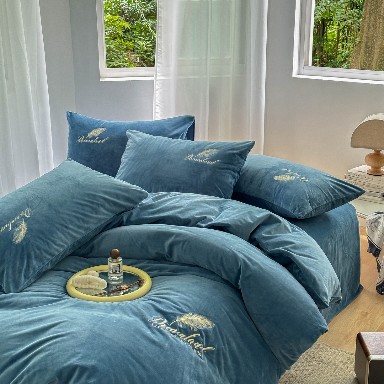 91家纺网 家纺一手货源 找家纺 爱彼家纺 2026新款羽毛水晶绒四件套-系列四 羽毛-宝蓝