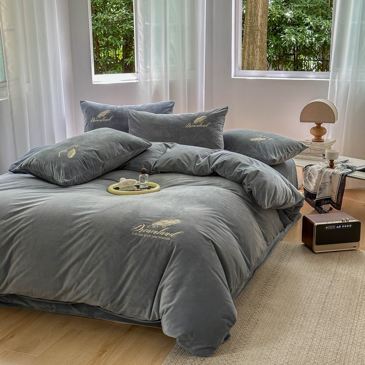 爱彼家纺 2026新款羽毛水晶绒四件套-系列四 羽毛-浅灰