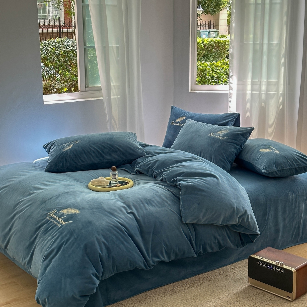 91家纺网 家纺一手货源 找家纺 爱彼家纺 2026新款羽毛水晶绒四件套-系列四 羽毛-宝蓝