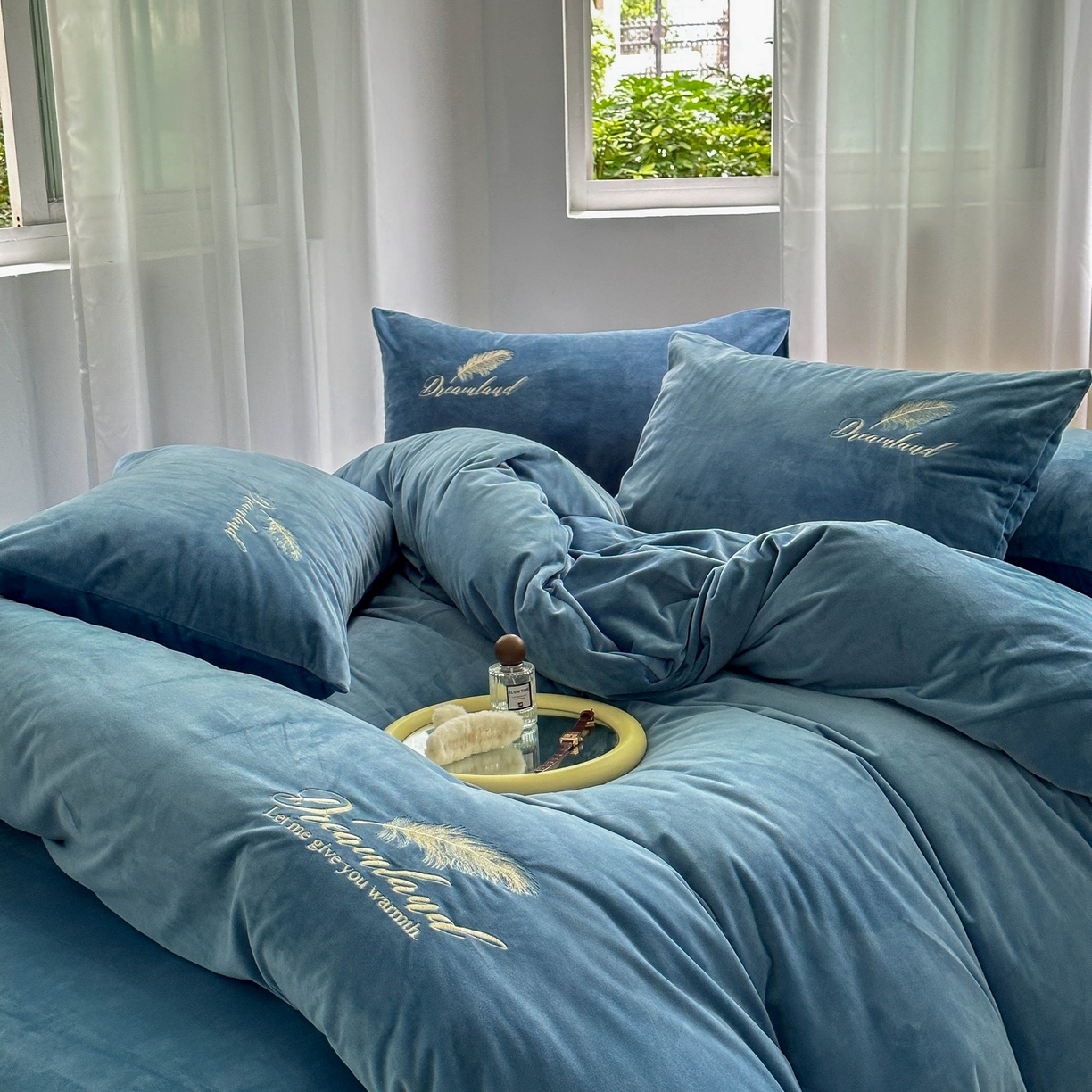 91家纺网 家纺一手货源 找家纺 爱彼家纺 2026新款羽毛水晶绒四件套-系列四 羽毛-宝蓝