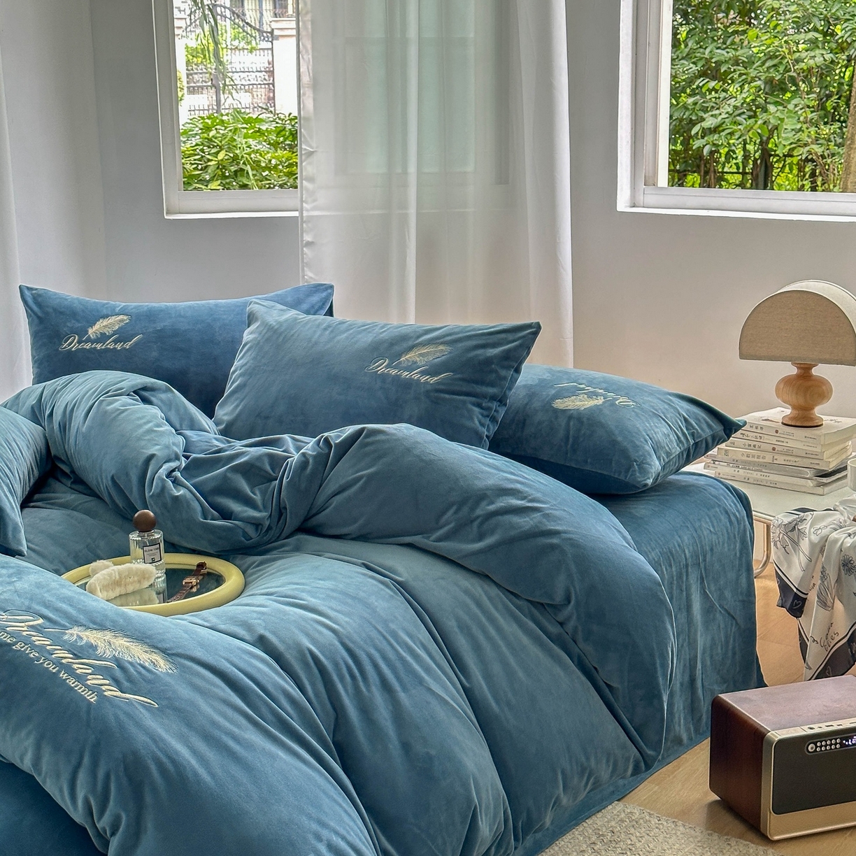 91家纺网 家纺一手货源 找家纺 爱彼家纺 2026新款羽毛水晶绒四件套-系列四 羽毛-宝蓝