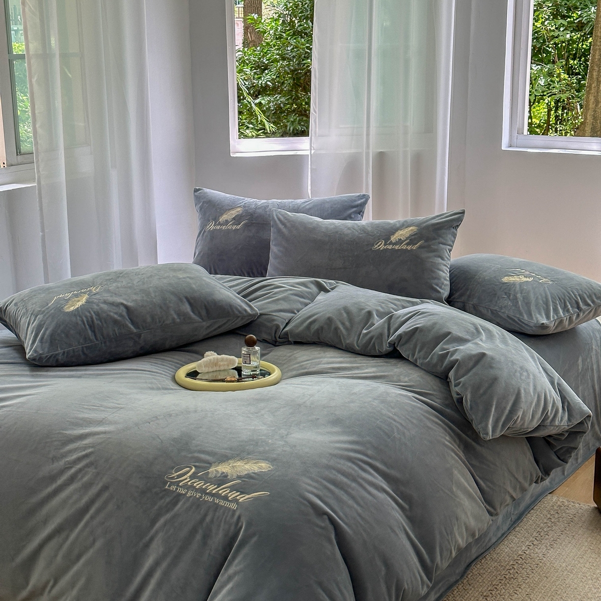 91家纺网 家纺一手货源 找家纺 爱彼家纺 2026新款羽毛水晶绒四件套-系列四 羽毛-浅灰