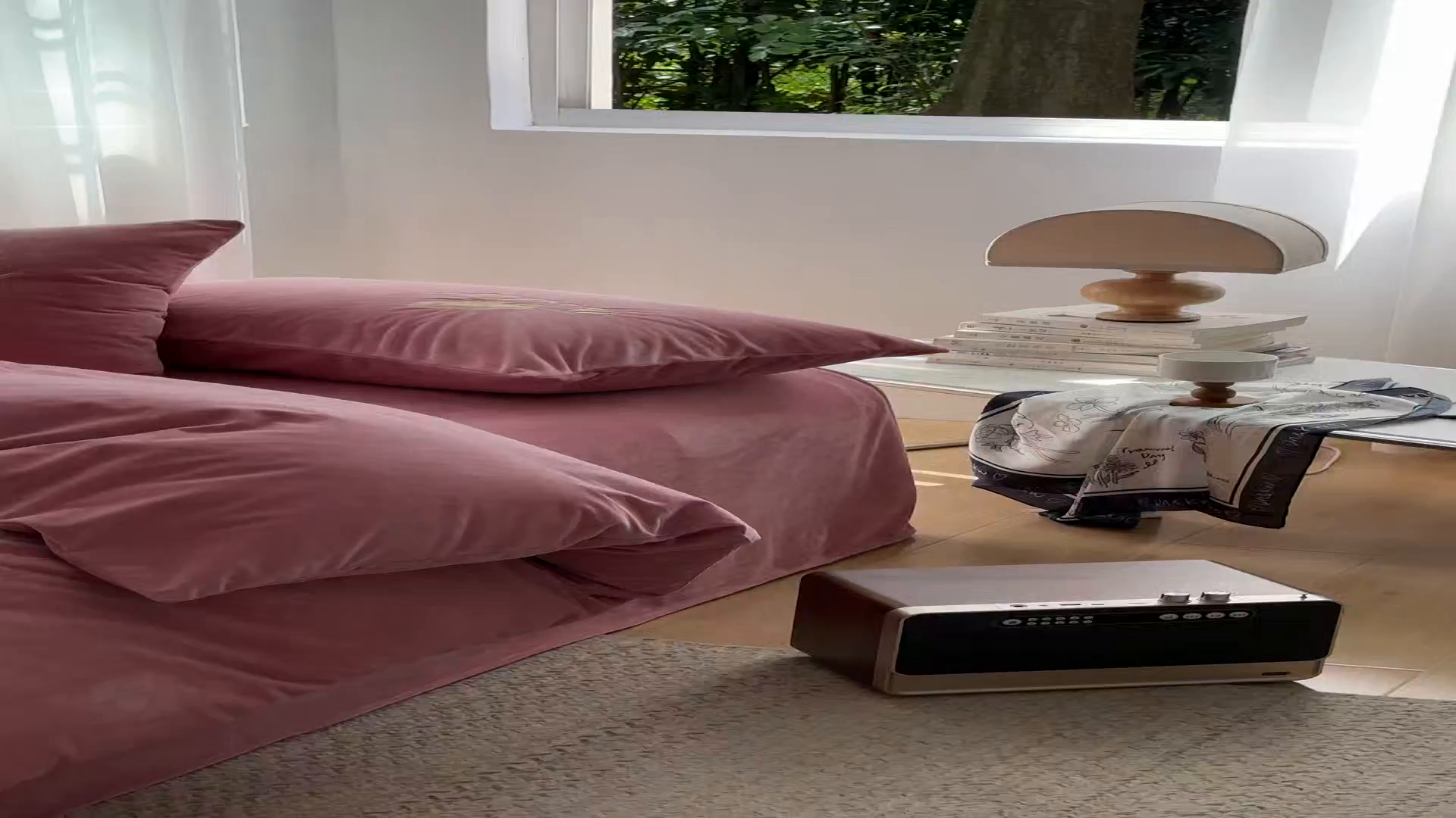 91家纺网 家纺一手货源 找家纺 爱彼家纺 2026新款羽毛水晶绒四件套-系列四 羽毛-浅豆沙