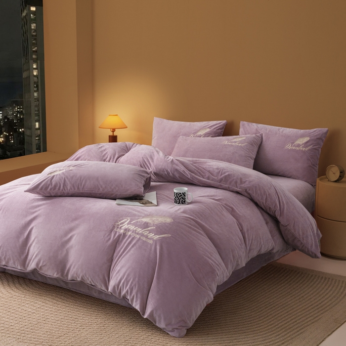 91家纺网 家纺一手货源 找家纺 （总）爱彼家纺 2026新款冬季酒店风水晶绒羽毛刺绣四件套-系列五