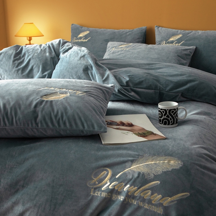 91家纺网 家纺一手货源 找家纺 （总）爱彼家纺 2026新款冬季酒店风水晶绒羽毛刺绣四件套-系列五