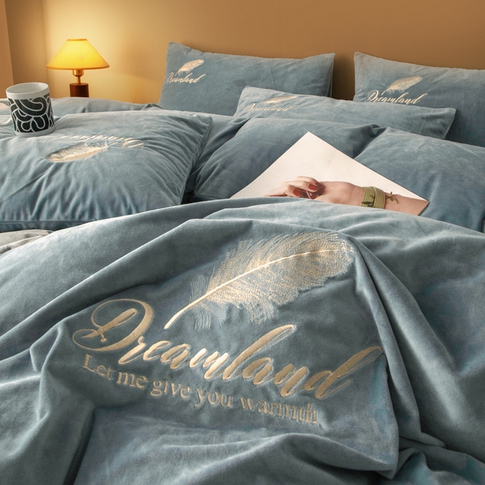 91家纺网 家纺一手货源 找家纺 （总）爱彼家纺 2026新款冬季酒店风水晶绒羽毛刺绣四件套-系列五