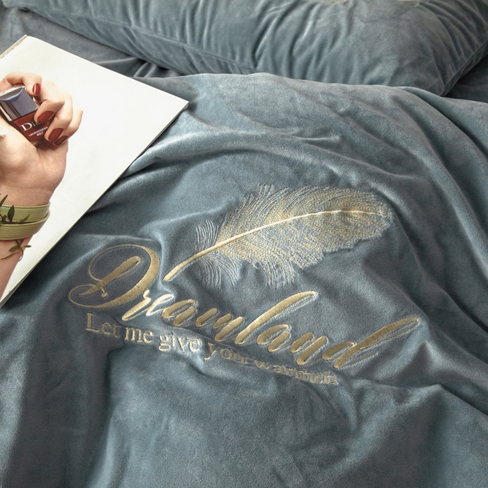 91家纺网 家纺一手货源 找家纺 （总）爱彼家纺 2026新款冬季酒店风水晶绒羽毛刺绣四件套-系列五