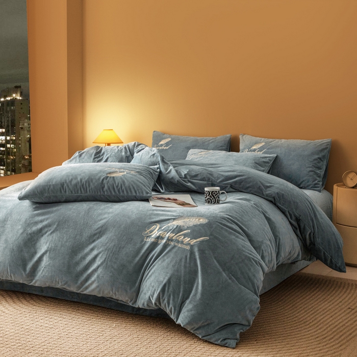 爱彼家纺 2026新款冬季酒店风水晶绒羽毛刺绣四件套-系列五 羽毛-浅灰