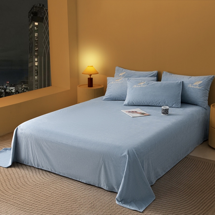 91家纺网 家纺一手货源 找家纺 爱彼家纺 2026新款冬季酒店风水晶绒羽毛刺绣四件套-系列五 羽毛-浅蓝