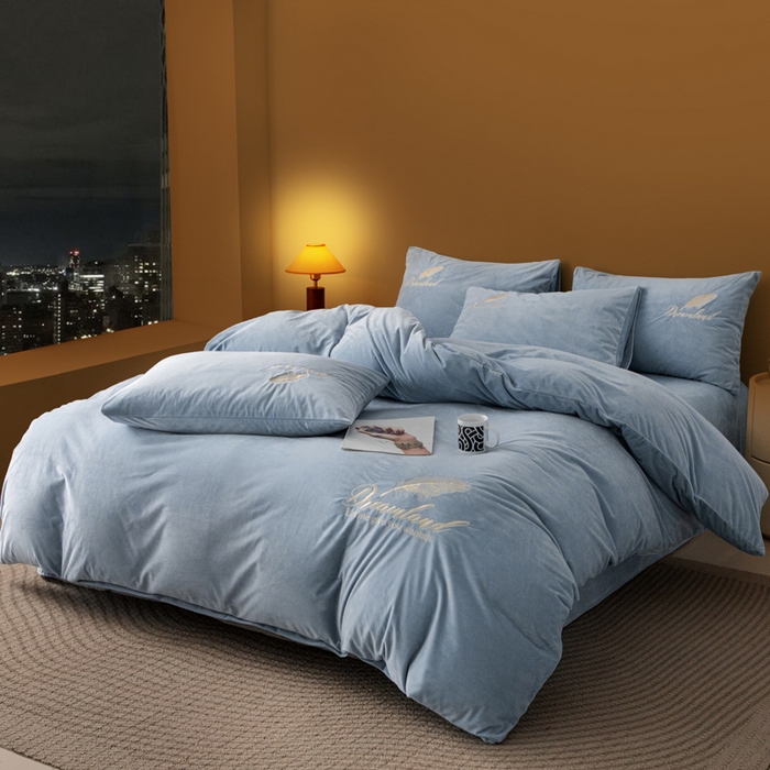 爱彼家纺 2026新款冬季酒店风水晶绒羽毛刺绣四件套-系列五 羽毛-浅蓝