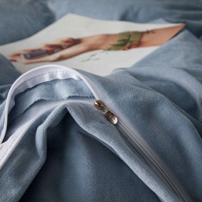 91家纺网 家纺一手货源 找家纺 爱彼家纺 2026新款冬季酒店风水晶绒羽毛刺绣四件套-系列五 羽毛-浅蓝