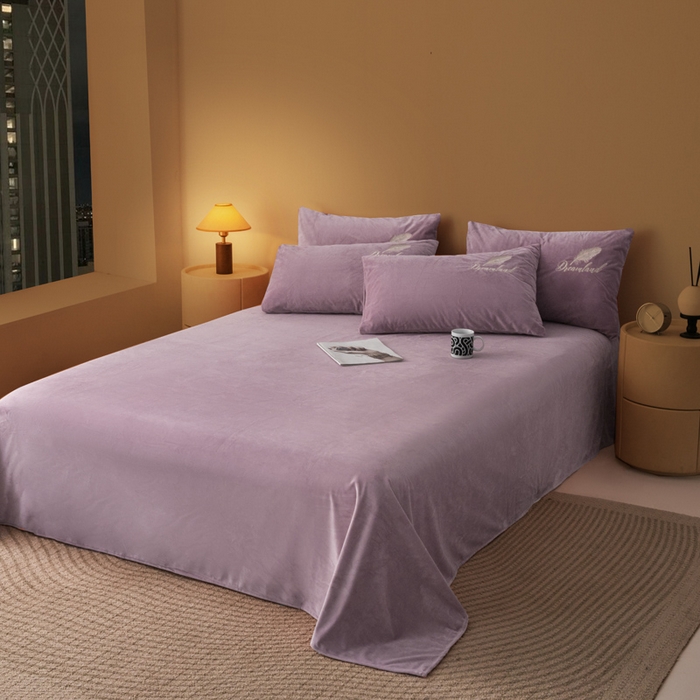 91家纺网 家纺一手货源 找家纺 爱彼家纺 2026新款冬季酒店风水晶绒羽毛刺绣四件套-系列五 羽毛-浅紫