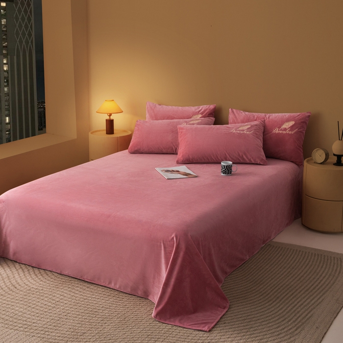 91家纺网 家纺一手货源 找家纺 爱彼家纺 2026新款冬季酒店风水晶绒羽毛刺绣四件套-系列五 羽毛-浅豆沙