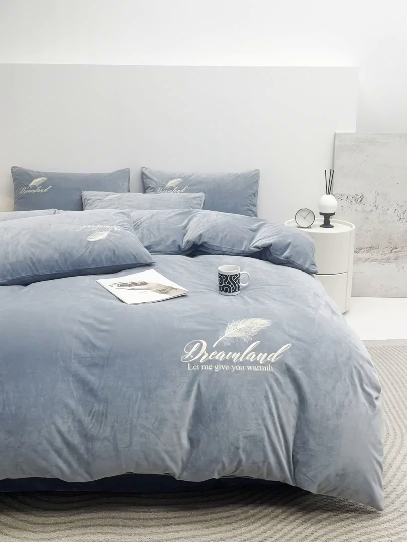 91家纺网 家纺一手货源 找家纺 （总）爱彼家纺 2026新款冬季酒店风水晶绒羽毛刺绣四件套-系列五