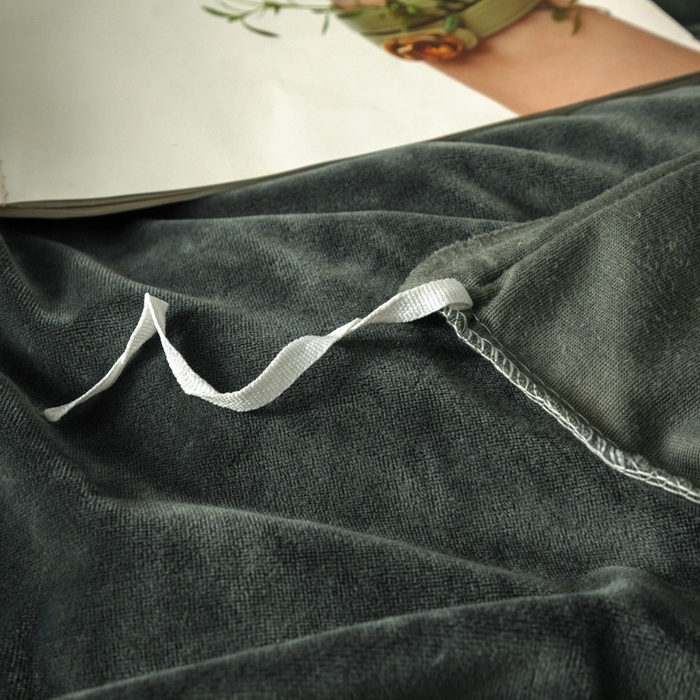 91家纺网 家纺一手货源 找家纺 爱彼家纺 2026新款冬季酒店风水晶绒羽毛刺绣四件套-系列五 羽毛-深灰