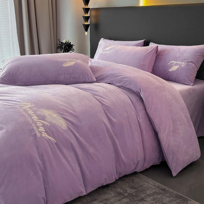 91家纺网 家纺一手货源 找家纺 爱彼家纺 2026新款简约水晶绒四件套羽毛-系列三 羽毛-浅紫