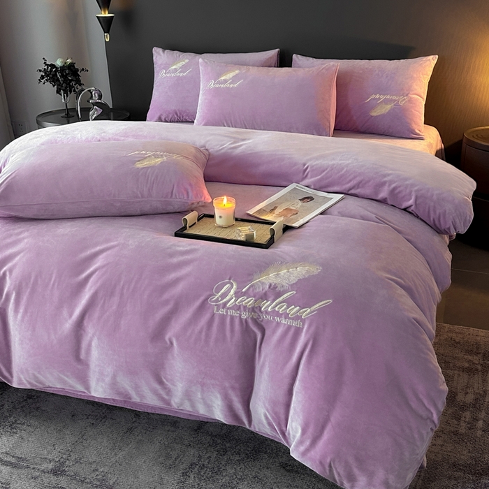 91家纺网 家纺一手货源 找家纺 爱彼家纺 2026新款简约水晶绒四件套羽毛-系列三 羽毛-浅紫