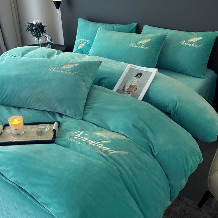 91家纺网 家纺一手货源 找家纺 爱彼家纺 2026新款简约水晶绒四件套羽毛-系列三 羽毛-浅水绿