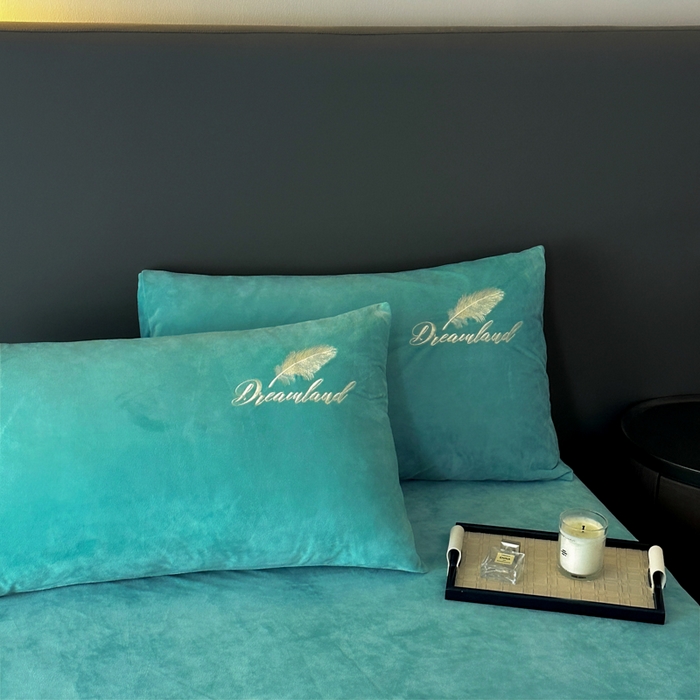 91家纺网 家纺一手货源 找家纺 爱彼家纺 2026新款简约水晶绒四件套羽毛-系列三 羽毛-浅水绿