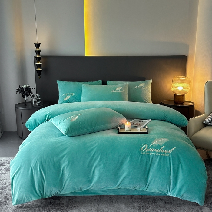 91家纺网 家纺一手货源 找家纺 爱彼家纺 2026新款简约水晶绒四件套羽毛-系列三 羽毛-浅水绿