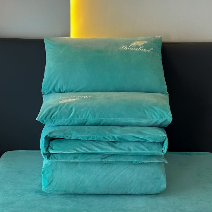 91家纺网 家纺一手货源 找家纺 爱彼家纺 2026新款简约水晶绒四件套羽毛-系列三 羽毛-浅水绿