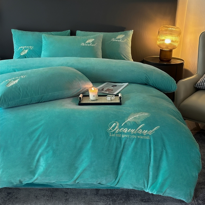 91家纺网 家纺一手货源 找家纺 爱彼家纺 2026新款简约水晶绒四件套羽毛-系列三 羽毛-浅水绿