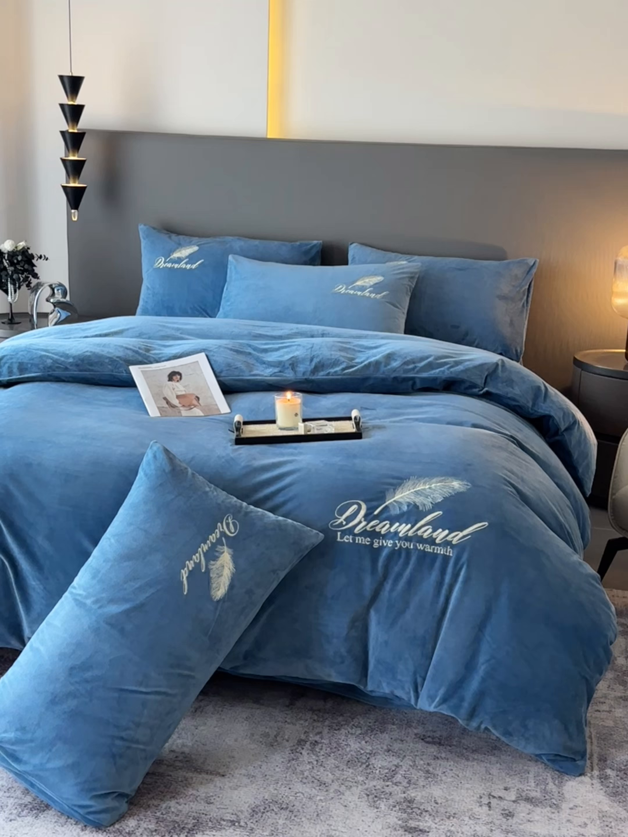 91家纺网 家纺一手货源 找家纺 爱彼家纺 2026新款简约水晶绒四件套羽毛-系列三 羽毛-宝蓝