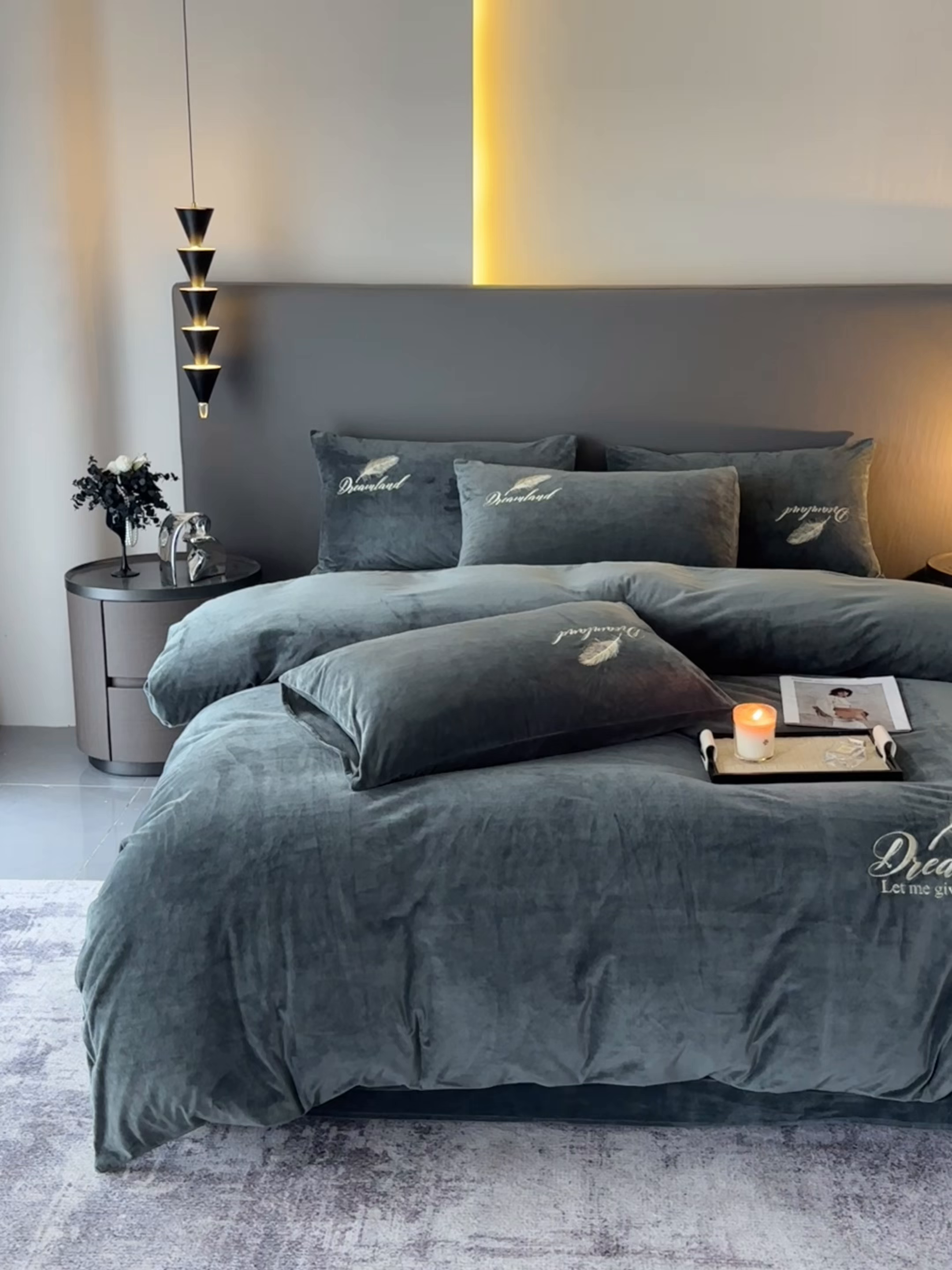 91家纺网 家纺一手货源 找家纺 爱彼家纺 2026新款简约水晶绒四件套羽毛-系列三 羽毛-深灰