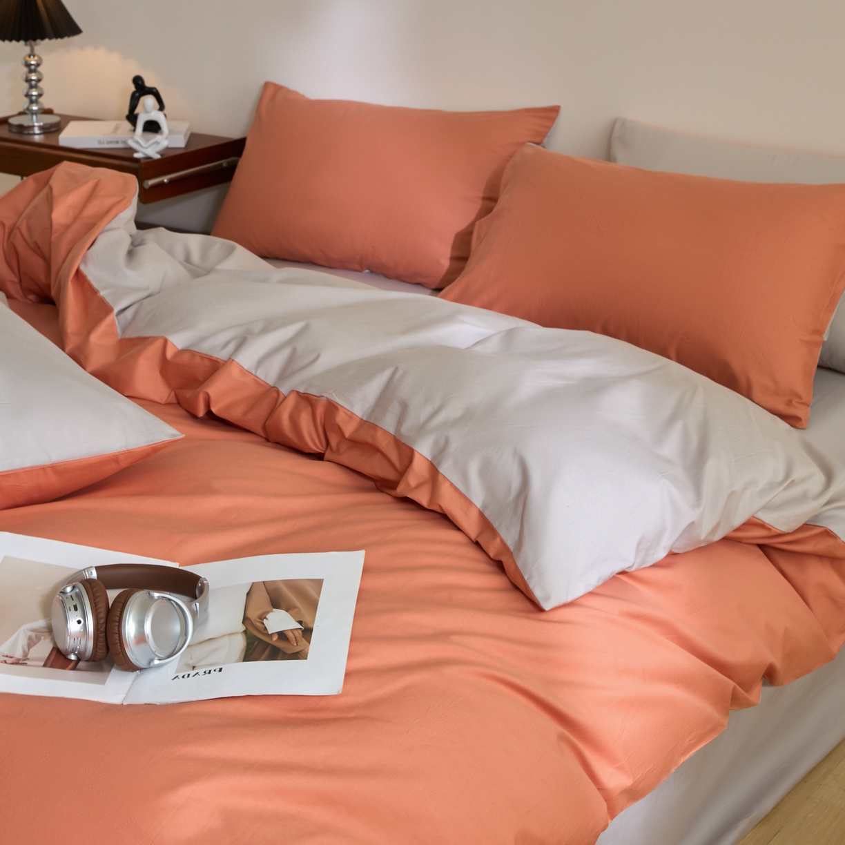 91家纺网 家纺一手货源 找家纺 泽西家纺+V17798841158发大图 2026新品A类全棉13376简约纯色双拼全棉四件套单被套枕套三件套 西柚橙+银河灰