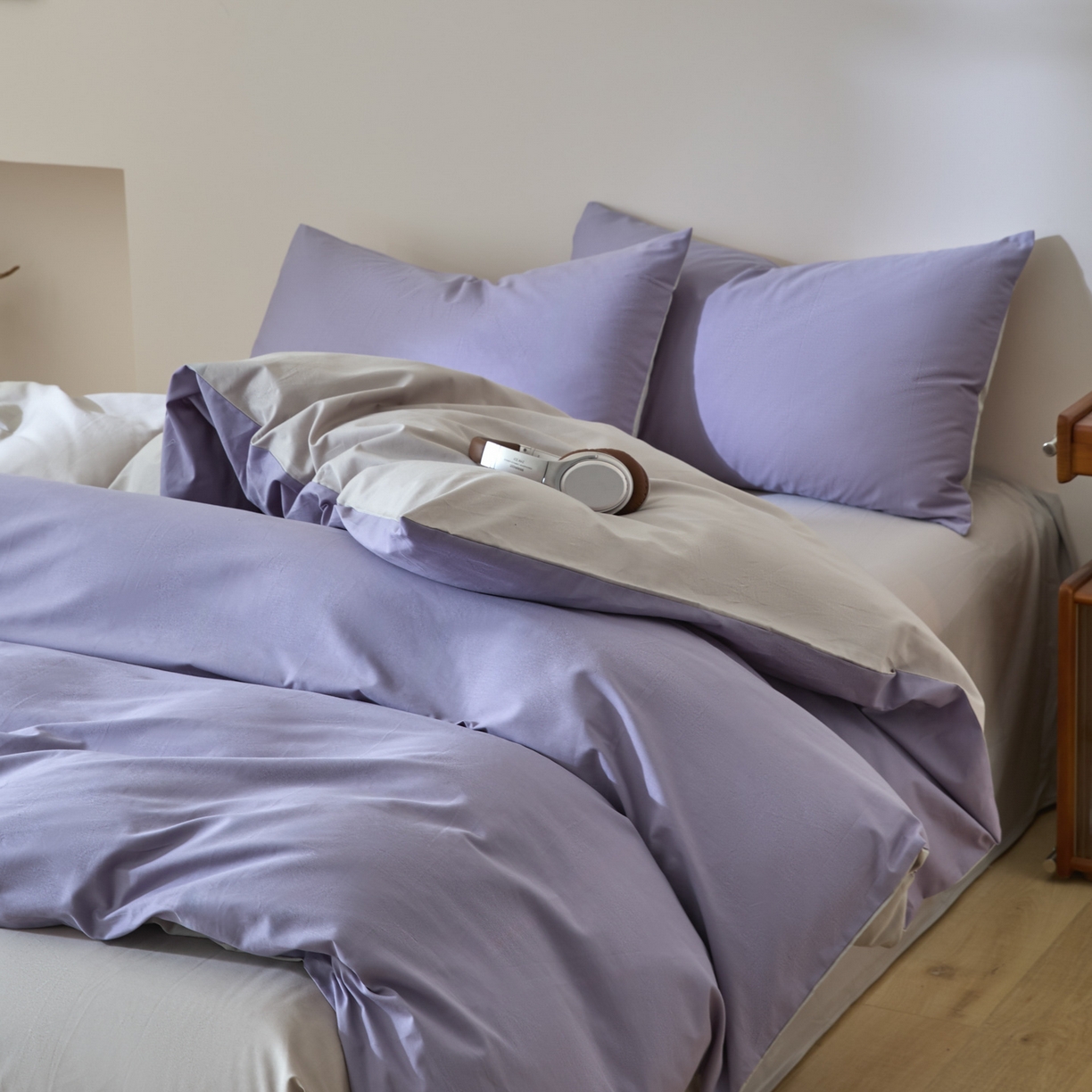 91家纺网 家纺一手货源 找家纺 泽西家纺+V17798841158发大图 2026新品A类全棉13376简约纯色双拼全棉四件套单被套枕套三件套 香芋紫+银河灰