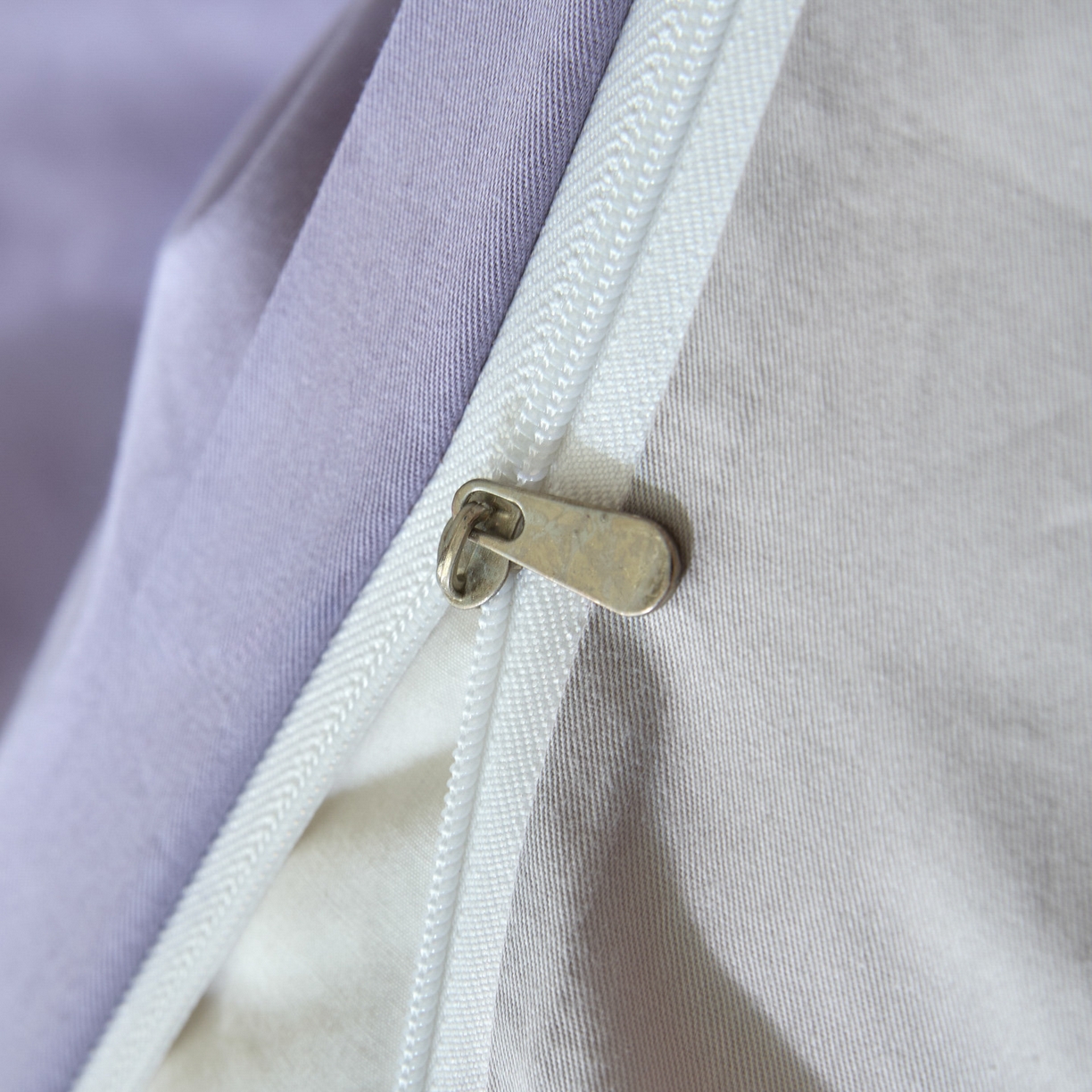 91家纺网 家纺一手货源 找家纺 泽西家纺+V17798841158发大图 2026新品A类全棉13376简约纯色双拼全棉四件套单被套枕套三件套 香芋紫+银河灰