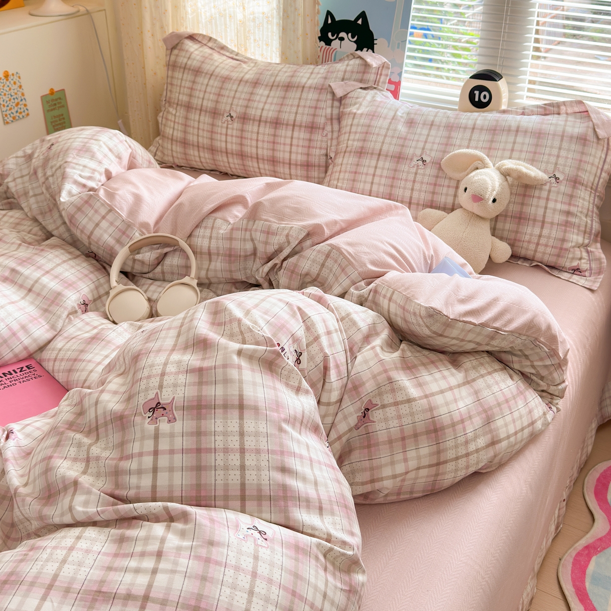 91家纺网 家纺一手货源 找家纺 乐童家纺 2026新款全棉网红直播爆款吊边一字绣工艺款四件套 超能小柴