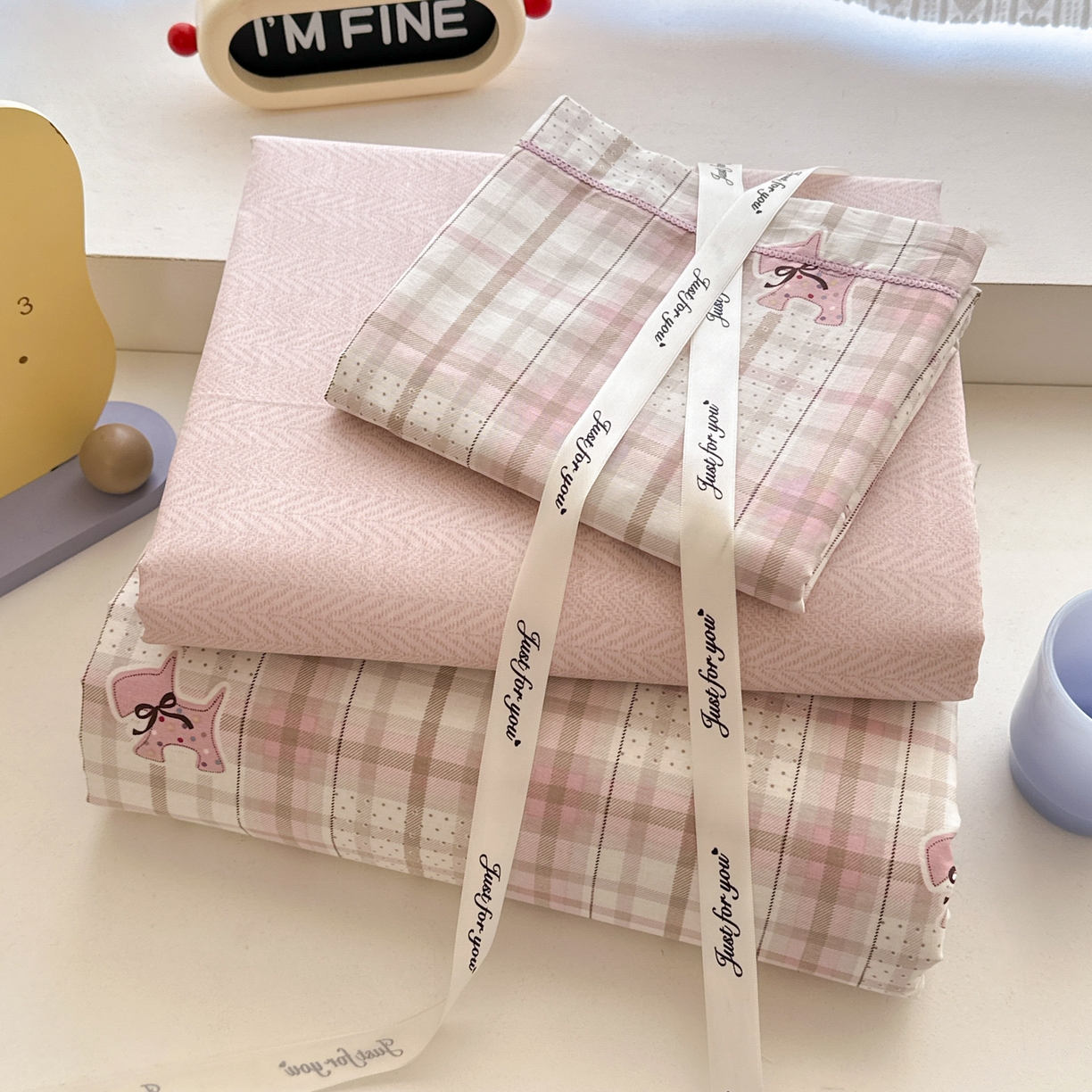 91家纺网 家纺一手货源 找家纺 乐童家纺 2026新款全棉网红直播爆款吊边一字绣工艺款四件套 超能小柴