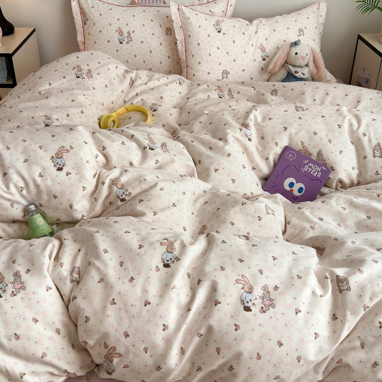 91家纺网 家纺一手货源 找家纺 乐童家纺 2026新款全棉网红直播爆款吊边一字绣工艺款四件套 春日兔影