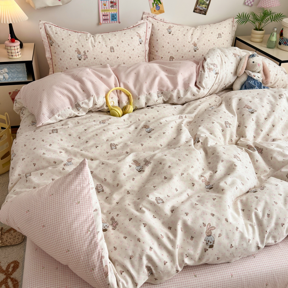 91家纺网 家纺一手货源 找家纺 乐童家纺 2026新款全棉网红直播爆款吊边一字绣工艺款四件套 春日兔影