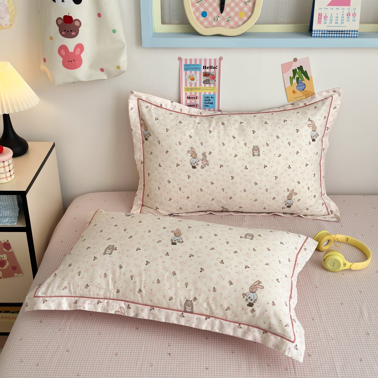 91家纺网 家纺一手货源 找家纺 乐童家纺 2026新款全棉网红直播爆款吊边一字绣工艺款四件套 春日兔影