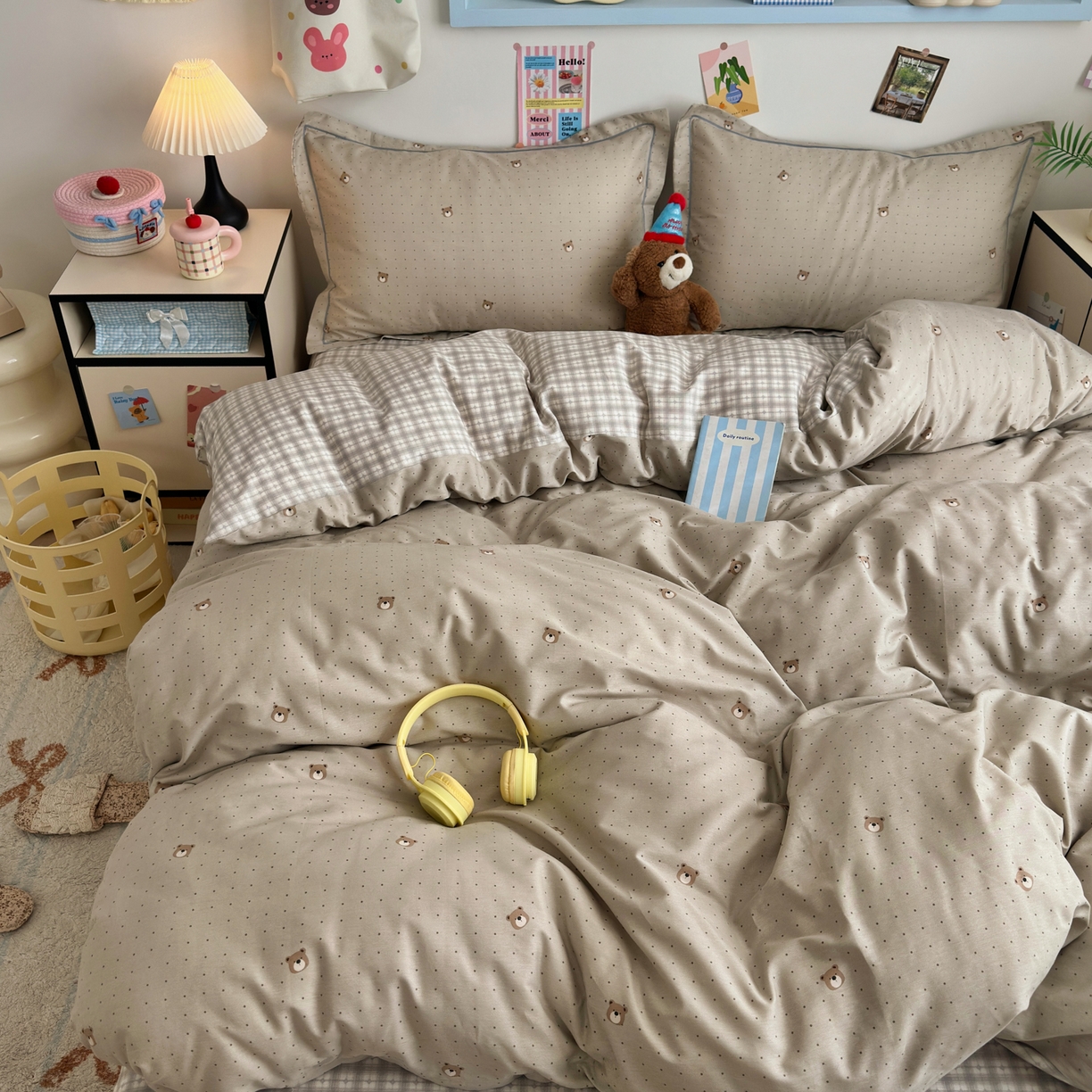 91家纺网 家纺一手货源 找家纺 乐童家纺 2026新款全棉网红直播爆款吊边一字绣工艺款四件套 蜂蜜熊熊