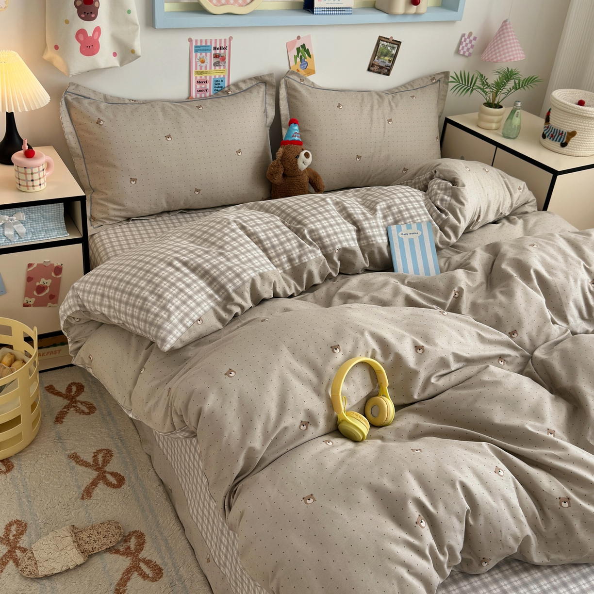 91家纺网 家纺一手货源 找家纺 乐童家纺 2026新款全棉网红直播爆款吊边一字绣工艺款四件套 蜂蜜熊熊