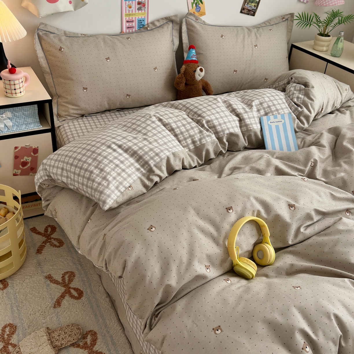 91家纺网 家纺一手货源 找家纺 乐童家纺 2026新款全棉网红直播爆款吊边一字绣工艺款四件套 蜂蜜熊熊