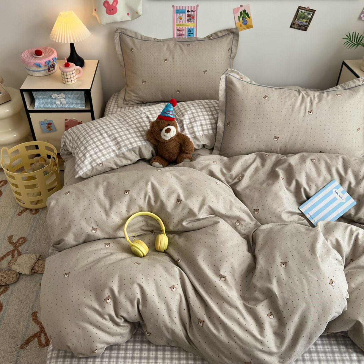 91家纺网 家纺一手货源 找家纺 乐童家纺 2026新款全棉网红直播爆款吊边一字绣工艺款四件套 蜂蜜熊熊