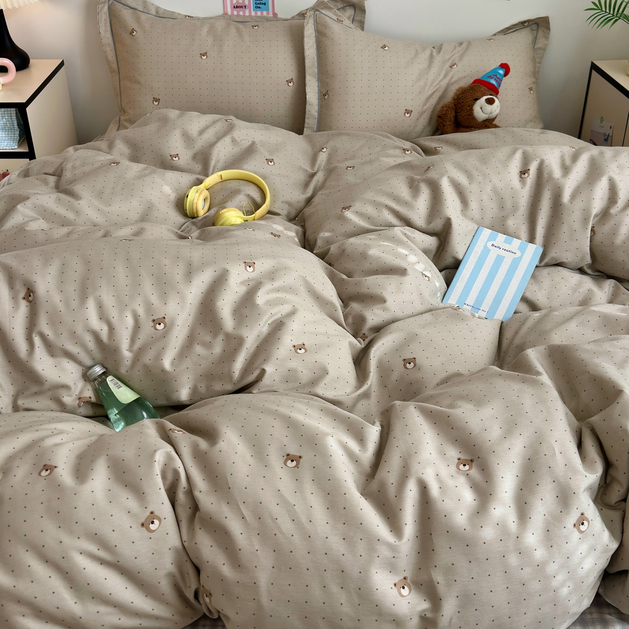 91家纺网 家纺一手货源 找家纺 乐童家纺 2026新款全棉网红直播爆款吊边一字绣工艺款四件套 蜂蜜熊熊