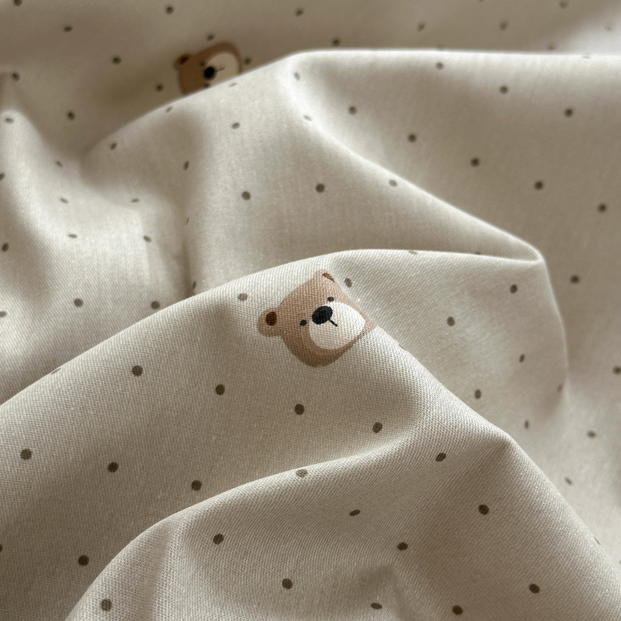 91家纺网 家纺一手货源 找家纺 乐童家纺 2026新款全棉网红直播爆款吊边一字绣工艺款四件套 蜂蜜熊熊